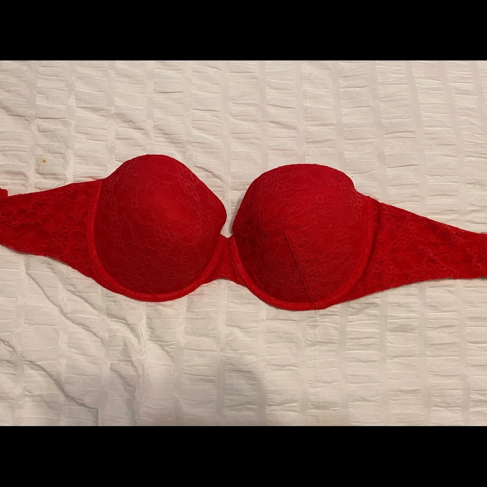 Victoria’s Secret strapless bra